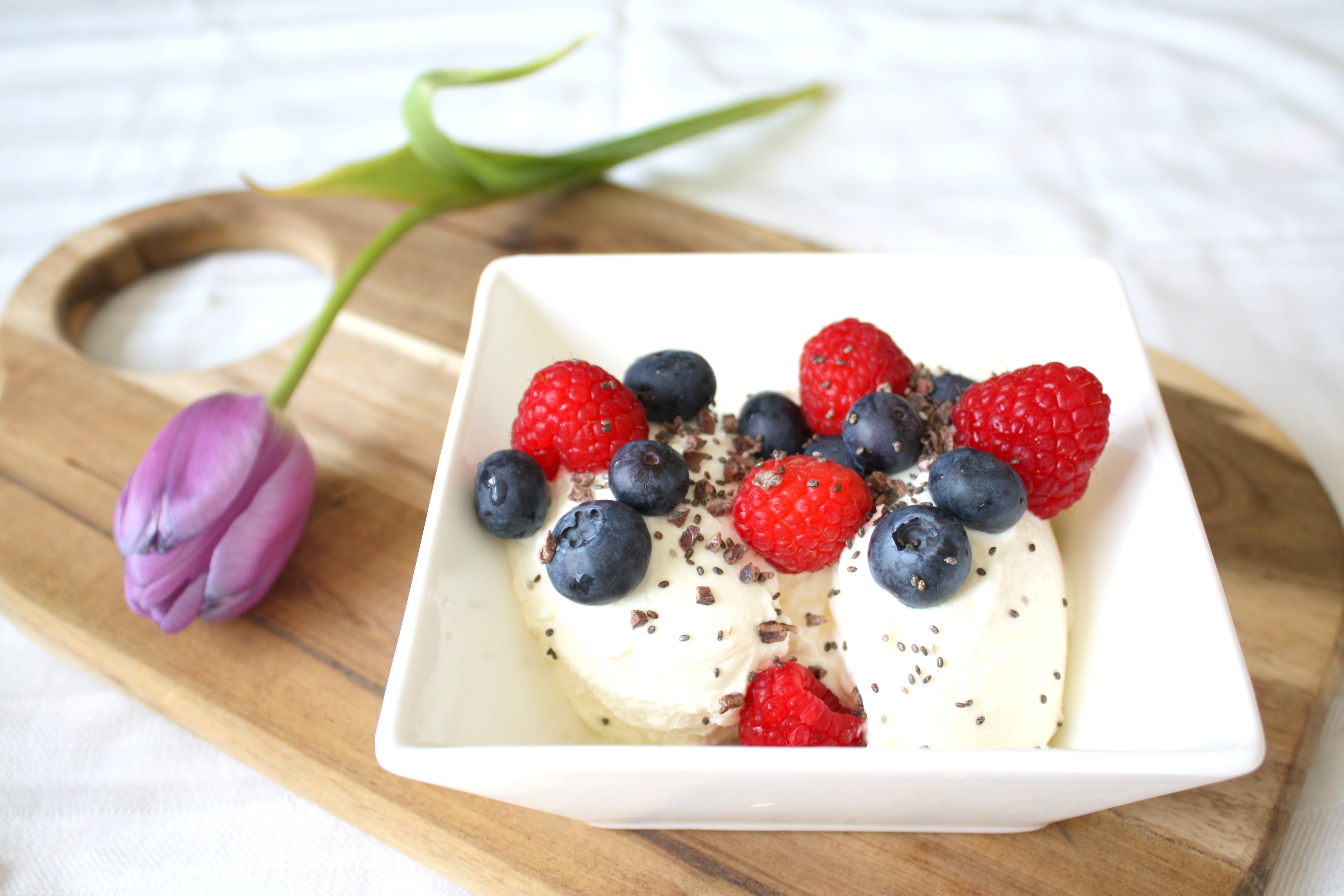 Verwonderend Griekse yoghurt met blauwe bessen en frambozen | Oanh's Kitchen WU-01